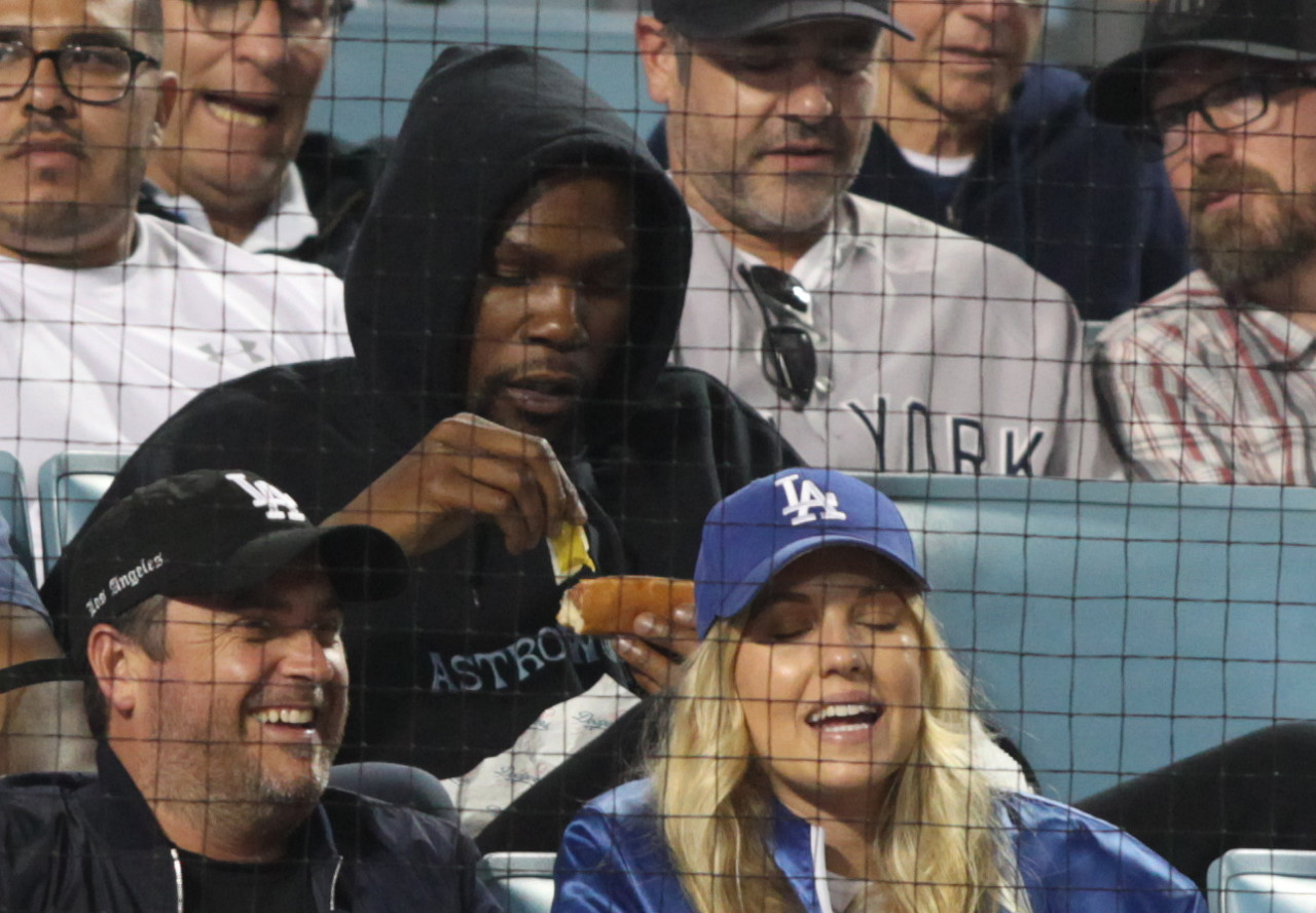 HTH Sports-少拿2400万？名记：若顶薪续约是KD的主要诉求 那他就不会来火箭