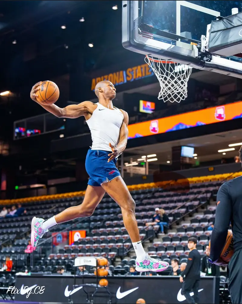 HTH Sports-身体素质爆表！凯-琼斯晒自己扣篮照