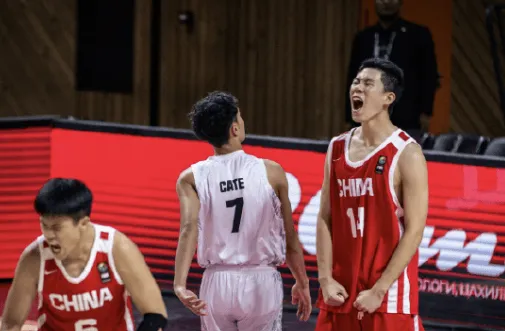 app下载-张子一全场出战10分钟，罚球4中2得到2分1板1盖帽