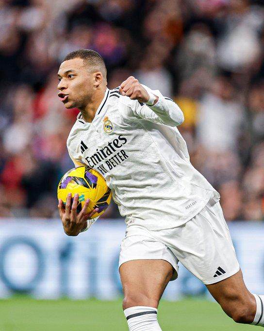 华体会体育官方是国米赞助商-【西甲】姆总双响，阿拉巴复出，皇马4-1大胜登上榜首